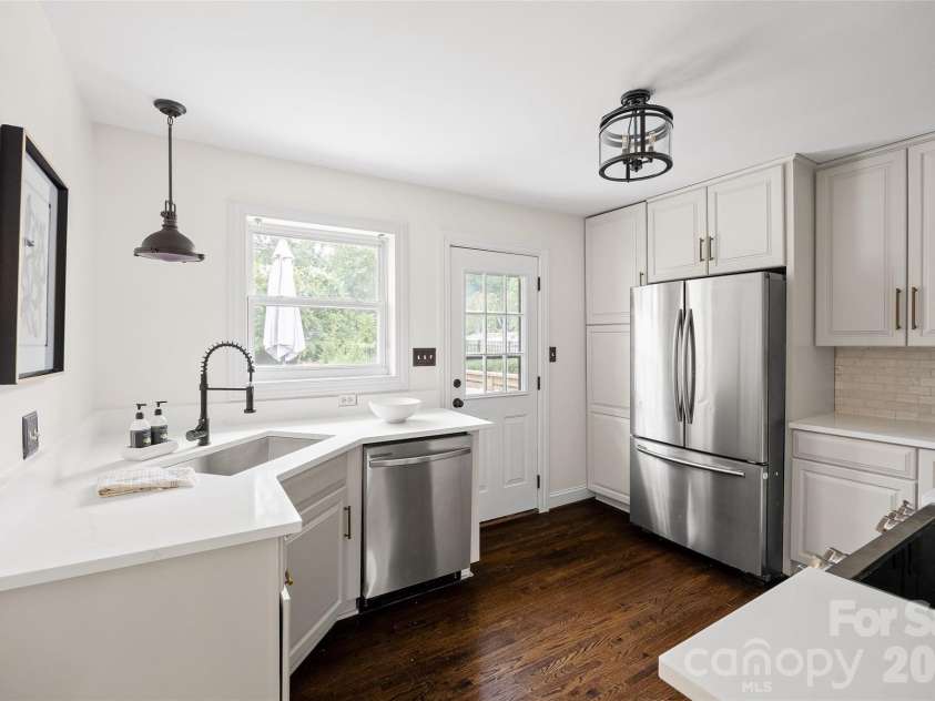 2215 Chatham Avenue, Charlotte, NC 28205.  MLS# CAR4417112, YatesRealty ID 47069. 