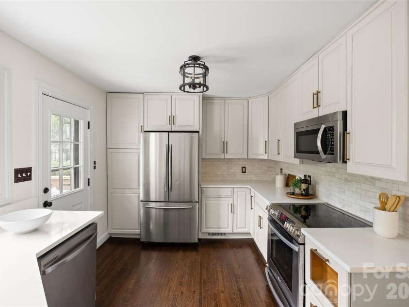 2215 Chatham Avenue, Charlotte, NC 28205.  MLS# CAR4417112, YatesRealty ID 47069. 