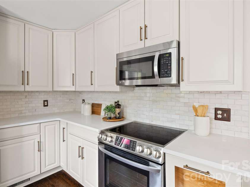 2215 Chatham Avenue, Charlotte, NC 28205.  MLS# CAR4417112, YatesRealty ID 47069. 