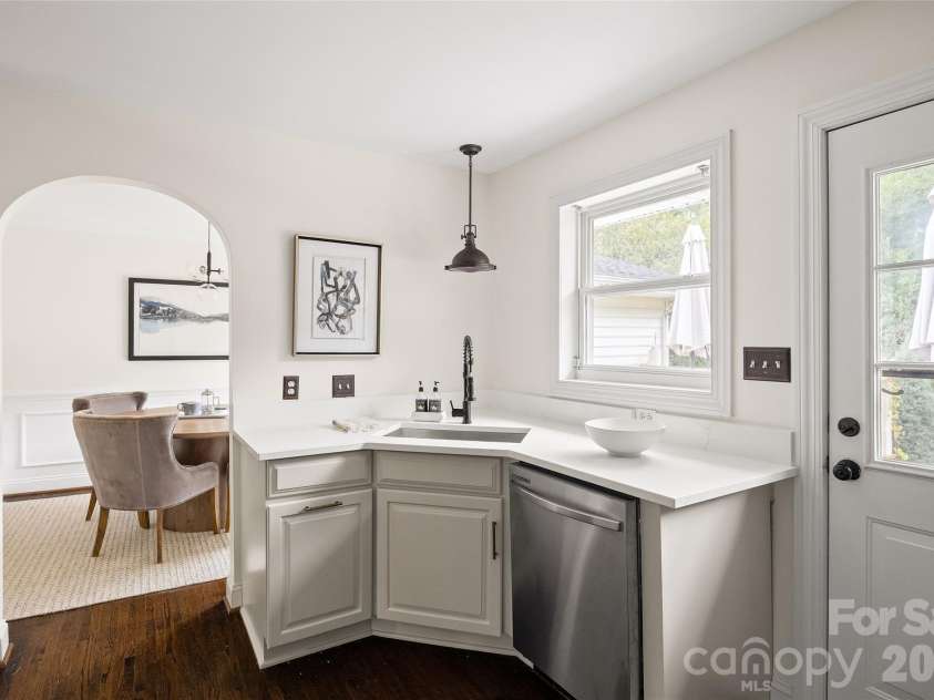 2215 Chatham Avenue, Charlotte, NC 28205.  MLS# CAR4417112, YatesRealty ID 47069. 