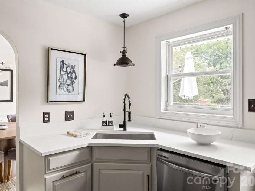 2215 Chatham Avenue, Charlotte, NC 28205.  MLS# CAR4417112, YatesRealty ID 47069. 