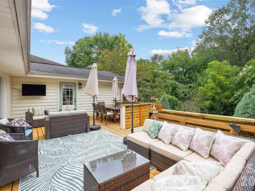 2215 Chatham Avenue, Charlotte, NC 28205.  MLS# CAR4417112, YatesRealty ID 47069. 