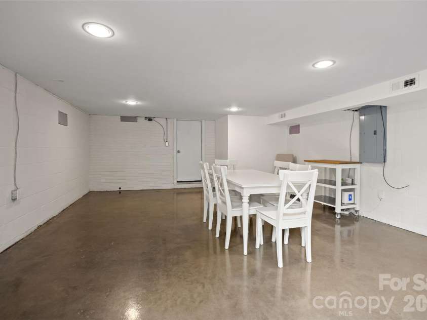2215 Chatham Avenue, Charlotte, NC 28205.  MLS# CAR4417112, YatesRealty ID 47069. 