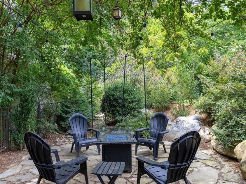 2215 Chatham Avenue, Charlotte, NC 28205.  MLS# CAR4417112, YatesRealty ID 47069. Firepit Area