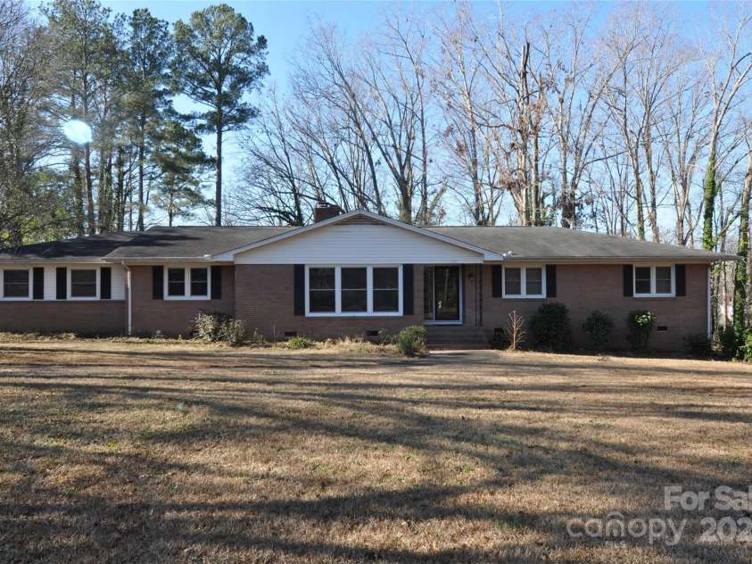 109 Shamrock Drive, Chester, SC 29706.  MLS# CAR4212611, YatesRealty ID 4707. 