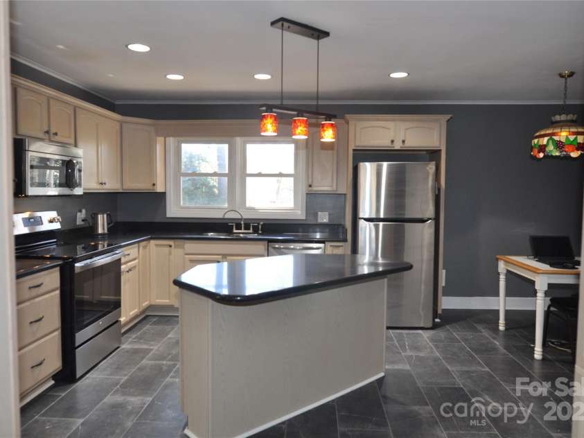 109 Shamrock Drive, Chester, SC 29706.  MLS# CAR4212611, YatesRealty ID 4707. 