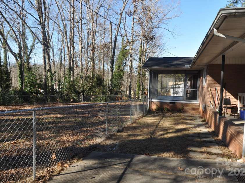 109 Shamrock Drive, Chester, SC 29706.  MLS# CAR4212611, YatesRealty ID 4707. 