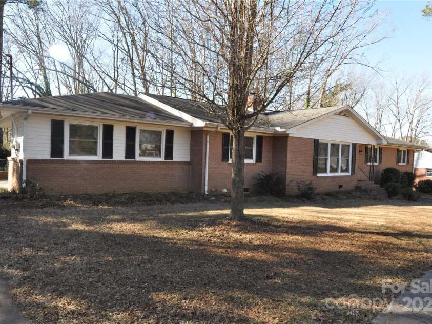 109 Shamrock Drive, Chester, SC 29706.  MLS# CAR4212611, YatesRealty ID 4707. 