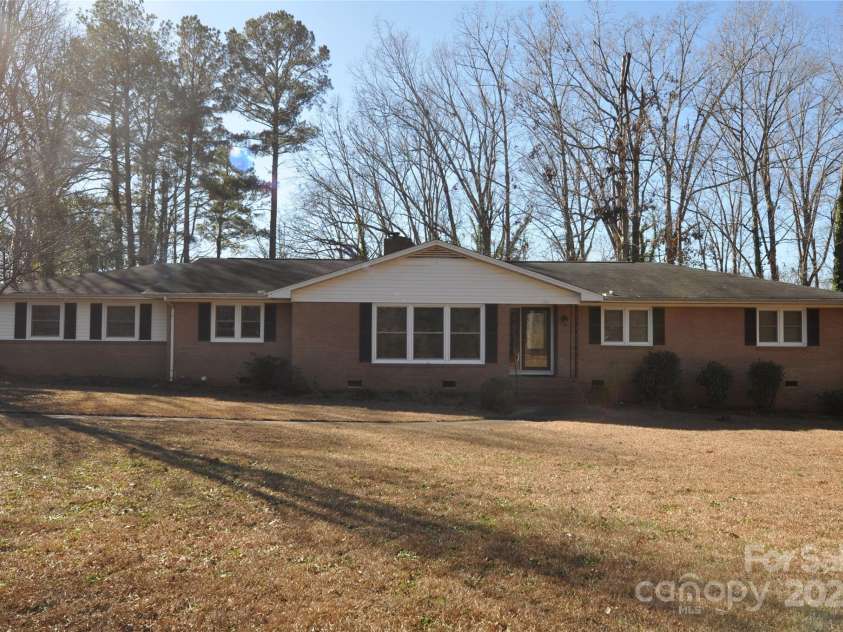 109 Shamrock Drive, Chester, SC 29706.  MLS# CAR4212611, YatesRealty ID 4707. 