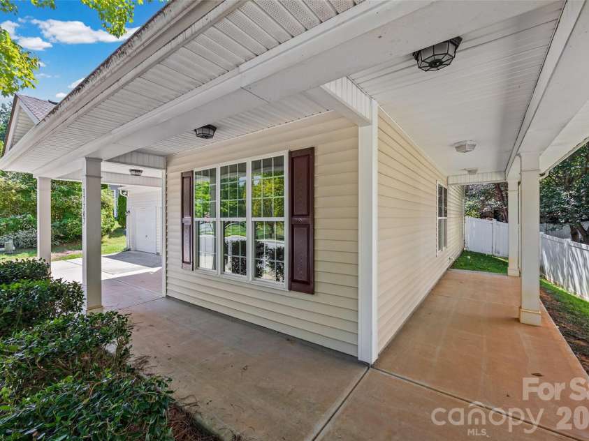 17707 Train Station Drive, Huntersville, NC 28078.  MLS# CAR4409292, YatesRealty ID 47070. 