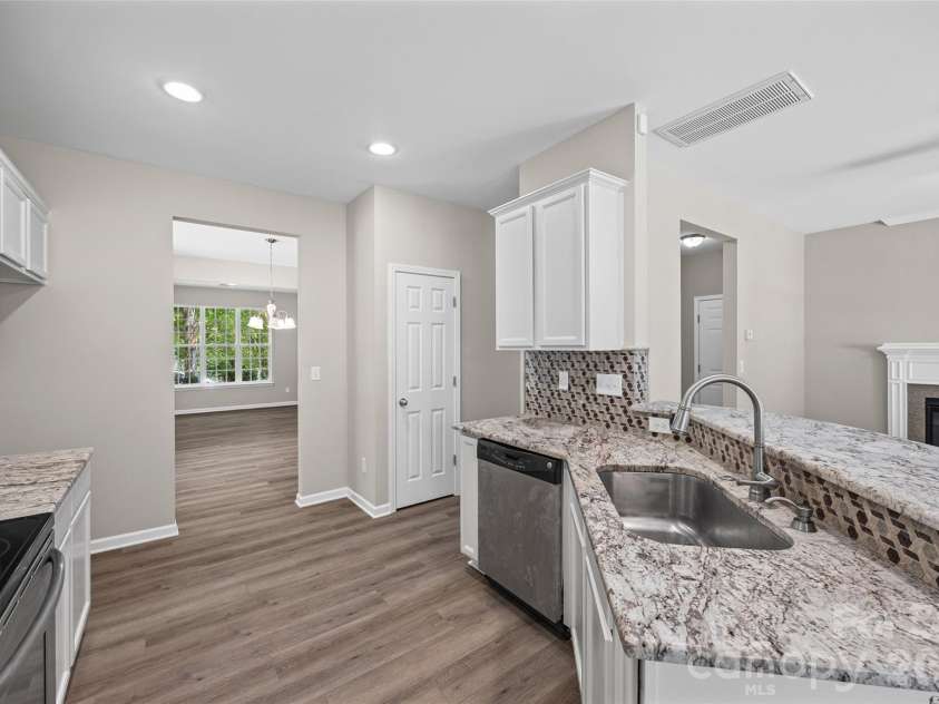 17707 Train Station Drive, Huntersville, NC 28078.  MLS# CAR4409292, YatesRealty ID 47070. 