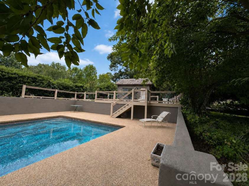 4821 Elmhurst Drive, Hickory, NC 28601.  MLS# CAR4411172, YatesRealty ID 47072. 