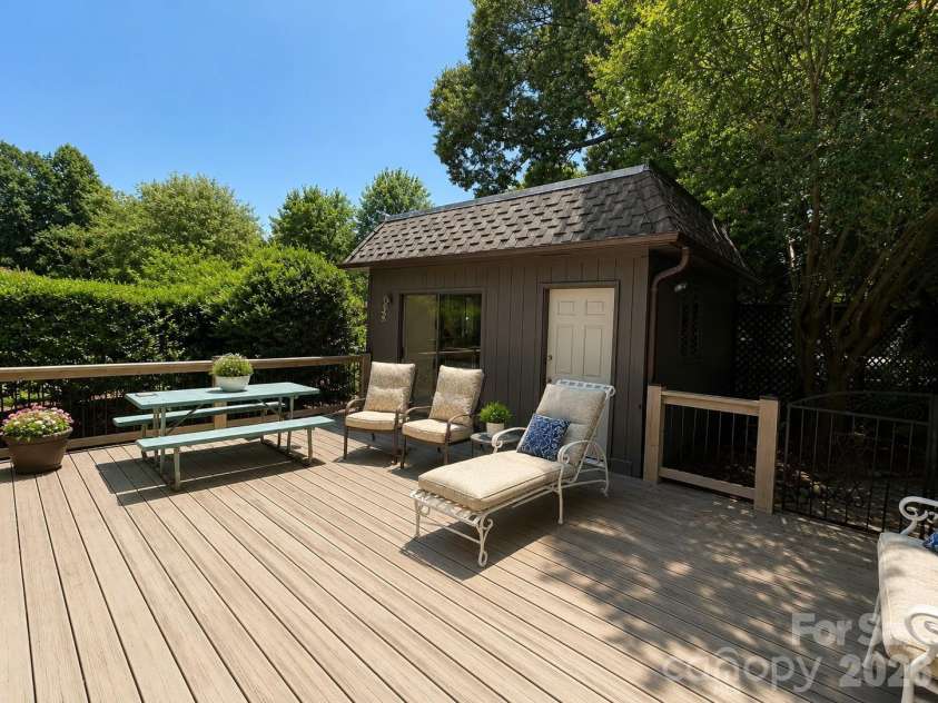 4821 Elmhurst Drive, Hickory, NC 28601.  MLS# CAR4411172, YatesRealty ID 47072. 