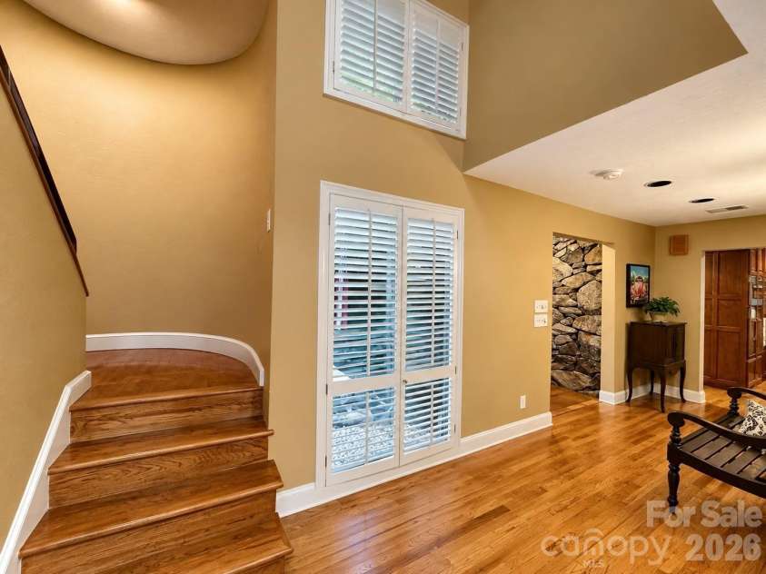 4821 Elmhurst Drive, Hickory, NC 28601.  MLS# CAR4411172, YatesRealty ID 47072. 