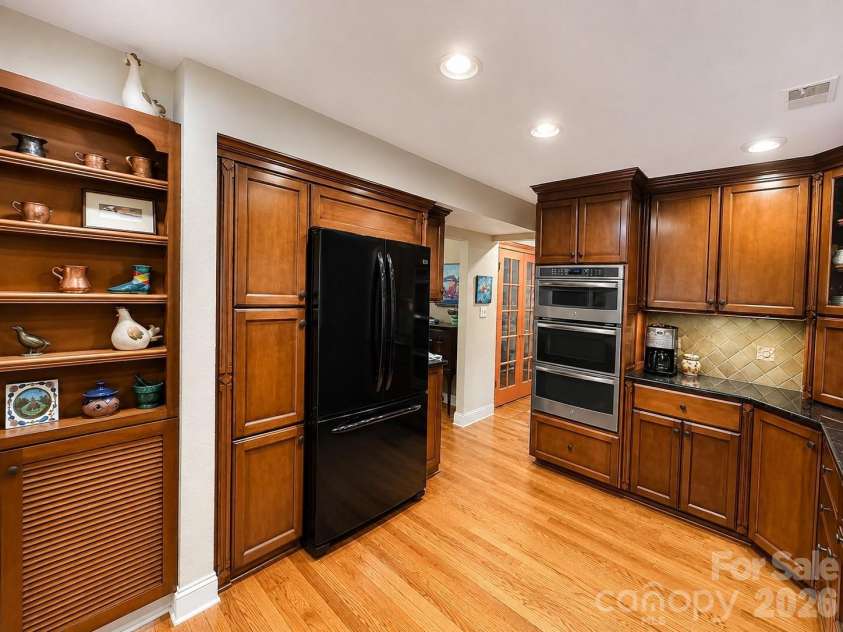 4821 Elmhurst Drive, Hickory, NC 28601.  MLS# CAR4411172, YatesRealty ID 47072. 