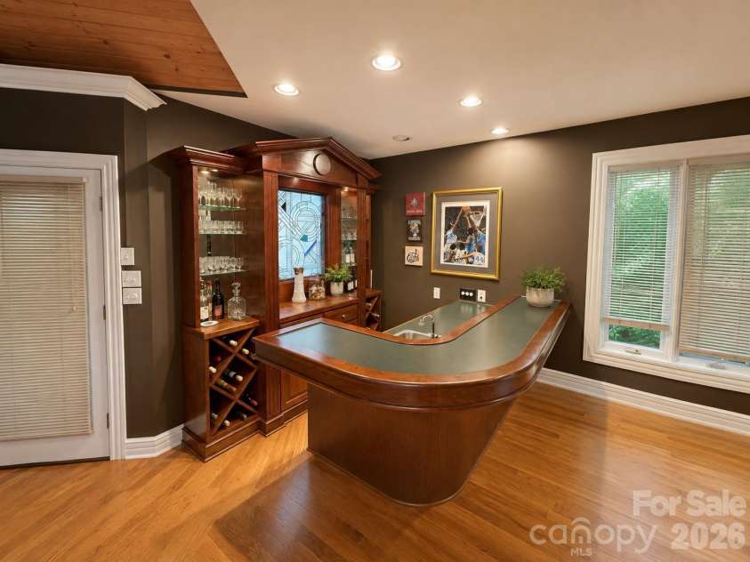 4821 Elmhurst Drive, Hickory, NC 28601.  MLS# CAR4411172, YatesRealty ID 47072. 