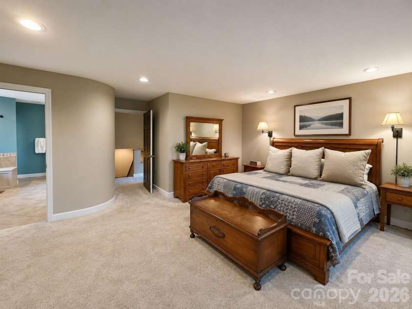 4821 Elmhurst Drive, Hickory, NC 28601.  MLS# CAR4411172, YatesRealty ID 47072. 