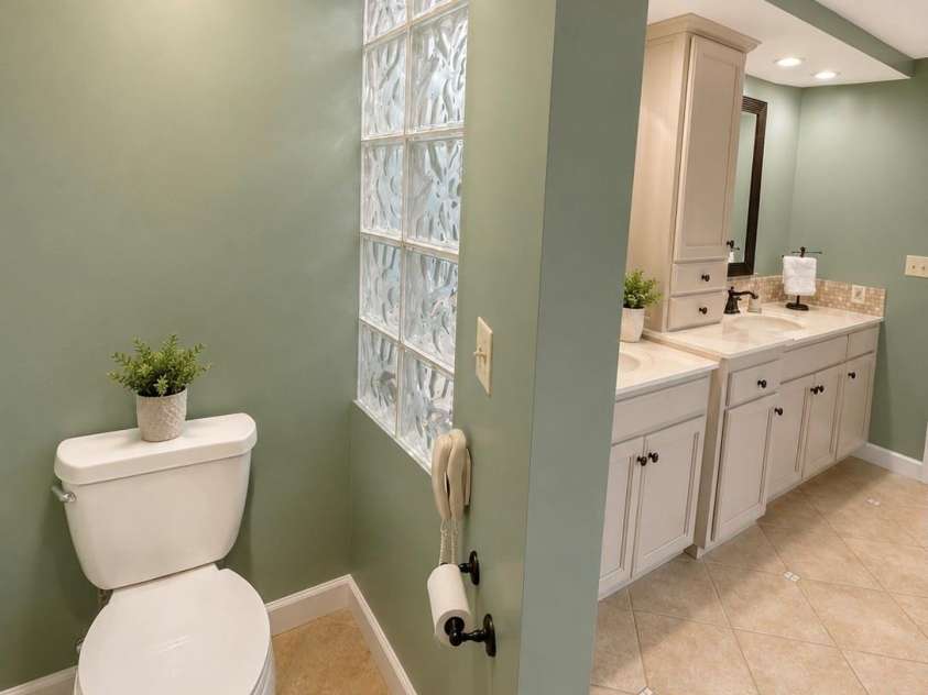4821 Elmhurst Drive, Hickory, NC 28601.  MLS# CAR4411172, YatesRealty ID 47072. 