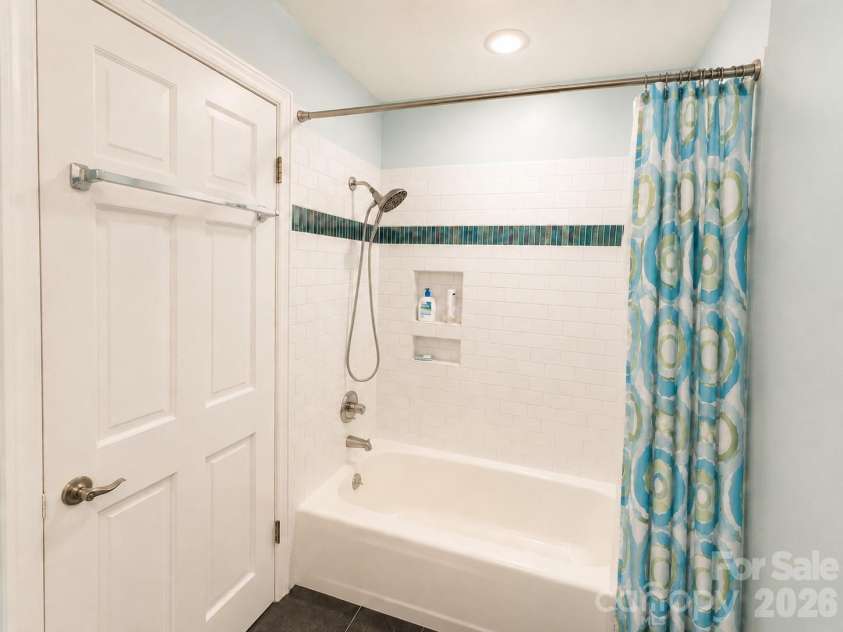 4821 Elmhurst Drive, Hickory, NC 28601.  MLS# CAR4411172, YatesRealty ID 47072. 