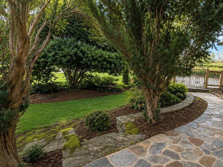 4821 Elmhurst Drive, Hickory, NC 28601.  MLS# CAR4411172, YatesRealty ID 47072. 