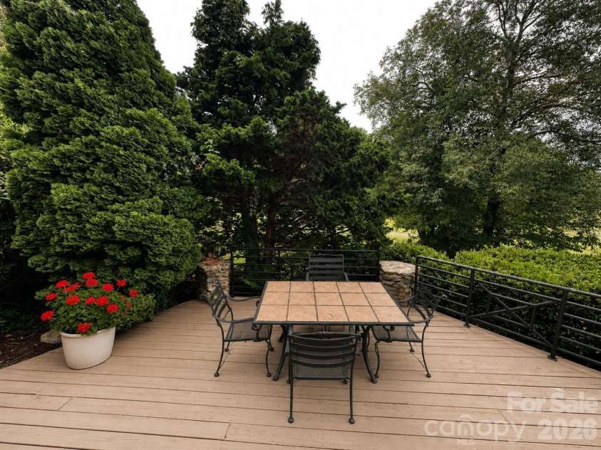 4821 Elmhurst Drive, Hickory, NC 28601.  MLS# CAR4411172, YatesRealty ID 47072. 