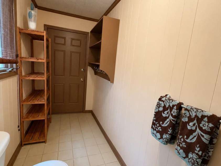 4821 Elmhurst Drive, Hickory, NC 28601.  MLS# CAR4411172, YatesRealty ID 47072. Pool house bathroom