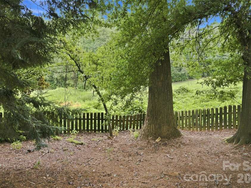 439 Glencrest Drive, Stanley, NC 28164.  MLS# CAR4415116, YatesRealty ID 47073. Backyard has natural area. Low maintenance needed.