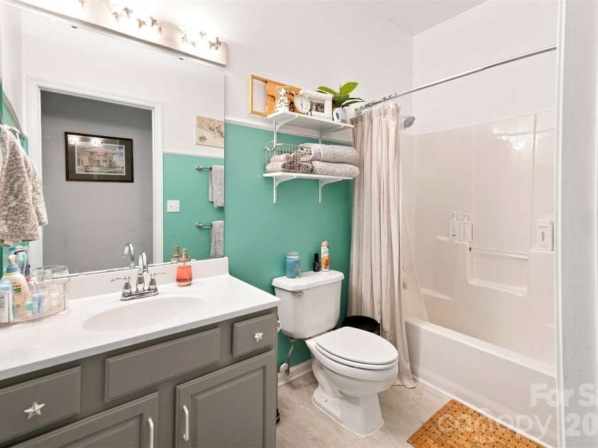 439 Glencrest Drive, Stanley, NC 28164.  MLS# CAR4415116, YatesRealty ID 47073. Bathroom #2 Full with shower over tub.