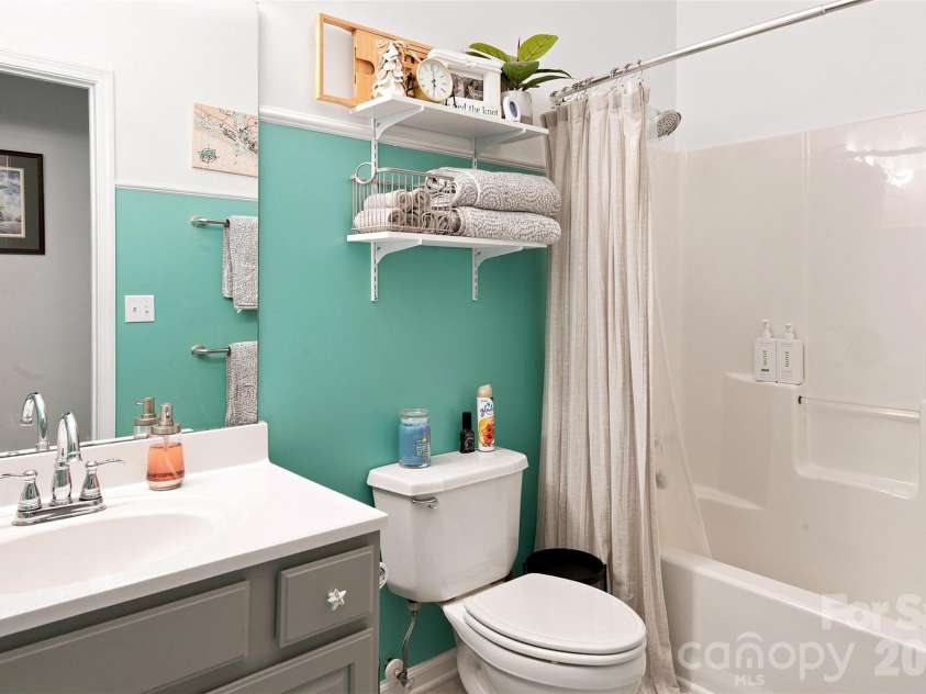 439 Glencrest Drive, Stanley, NC 28164.  MLS# CAR4415116, YatesRealty ID 47073. Bathroom #2 Full with shower over tub.