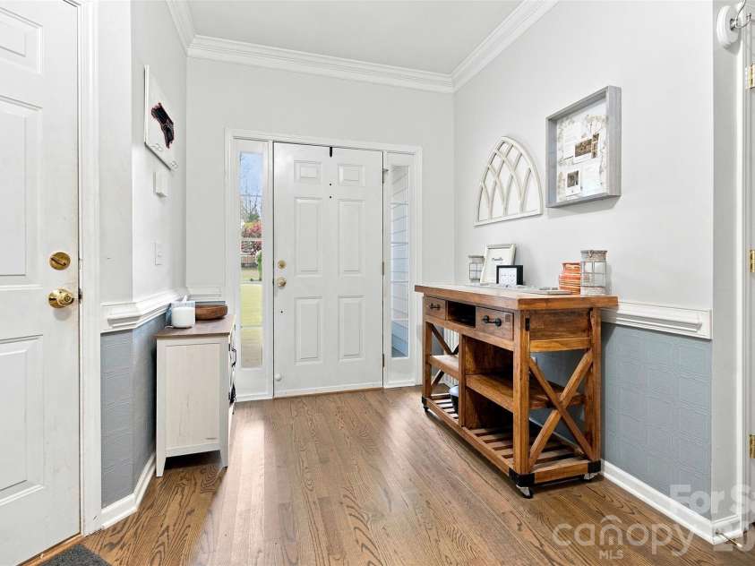 439 Glencrest Drive, Stanley, NC 28164.  MLS# CAR4415116, YatesRealty ID 47073. Front entrance to home