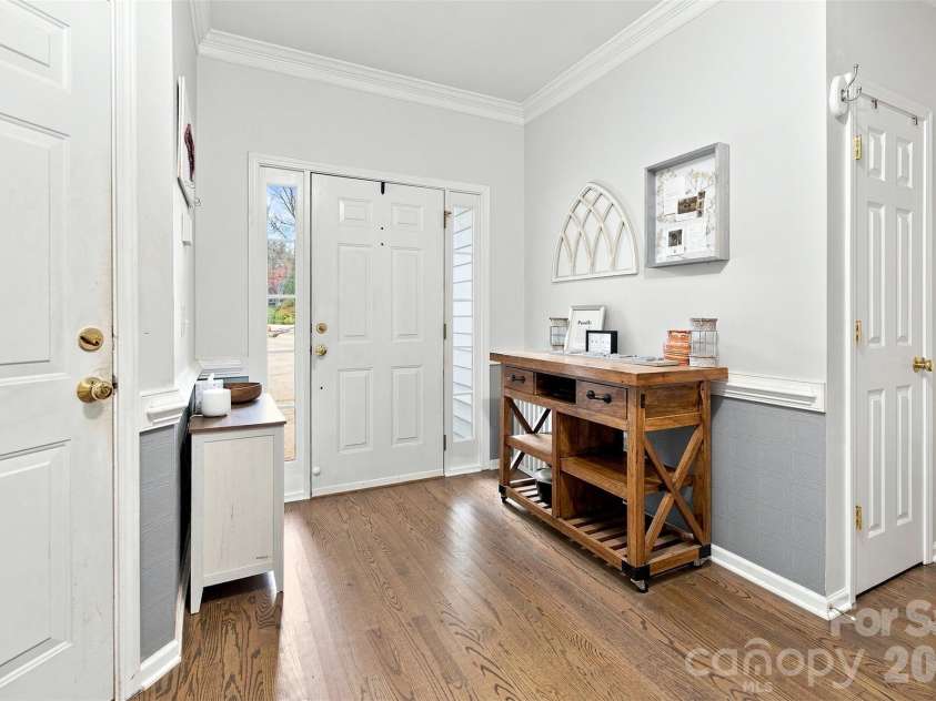 439 Glencrest Drive, Stanley, NC 28164.  MLS# CAR4415116, YatesRealty ID 47073. Front entrance to home