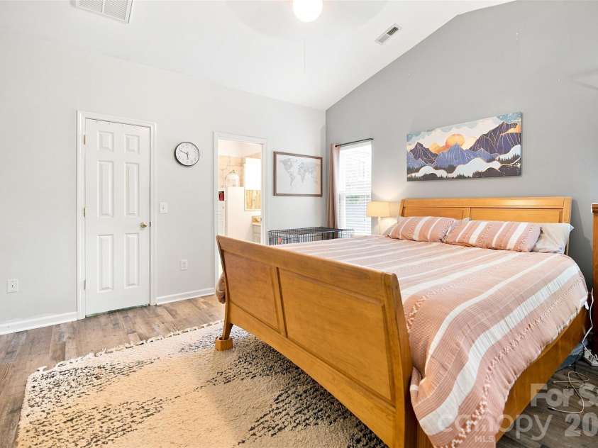 439 Glencrest Drive, Stanley, NC 28164.  MLS# CAR4415116, YatesRealty ID 47073. Primary Bedroom with Ensuite Fall Bath.