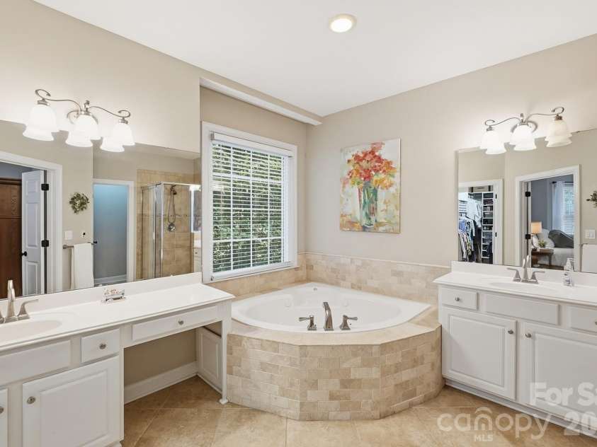 3518 Abbey Hill Lane, Charlotte, NC 28210.  MLS# CAR4412910, YatesRealty ID 47074. 