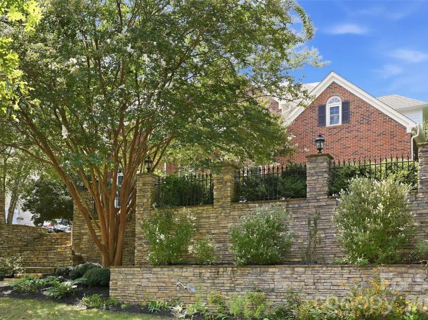 3518 Abbey Hill Lane, Charlotte, NC 28210.  MLS# CAR4412910, YatesRealty ID 47074. 