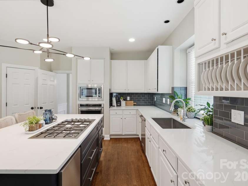 3518 Abbey Hill Lane, Charlotte, NC 28210.  MLS# CAR4412910, YatesRealty ID 47074. 