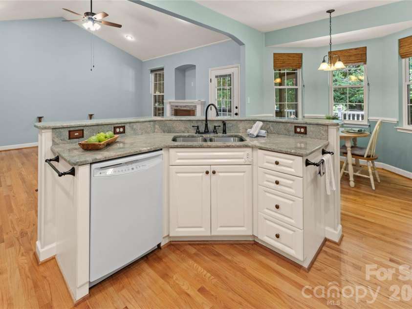2017 Cameron Heights Circle, Denver, NC 28037.  MLS# CAR4410904, YatesRealty ID 47075. 
