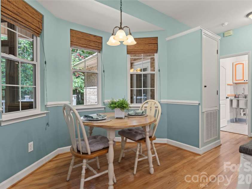 2017 Cameron Heights Circle, Denver, NC 28037.  MLS# CAR4410904, YatesRealty ID 47075. Enjoy meals with views of the private grounds.