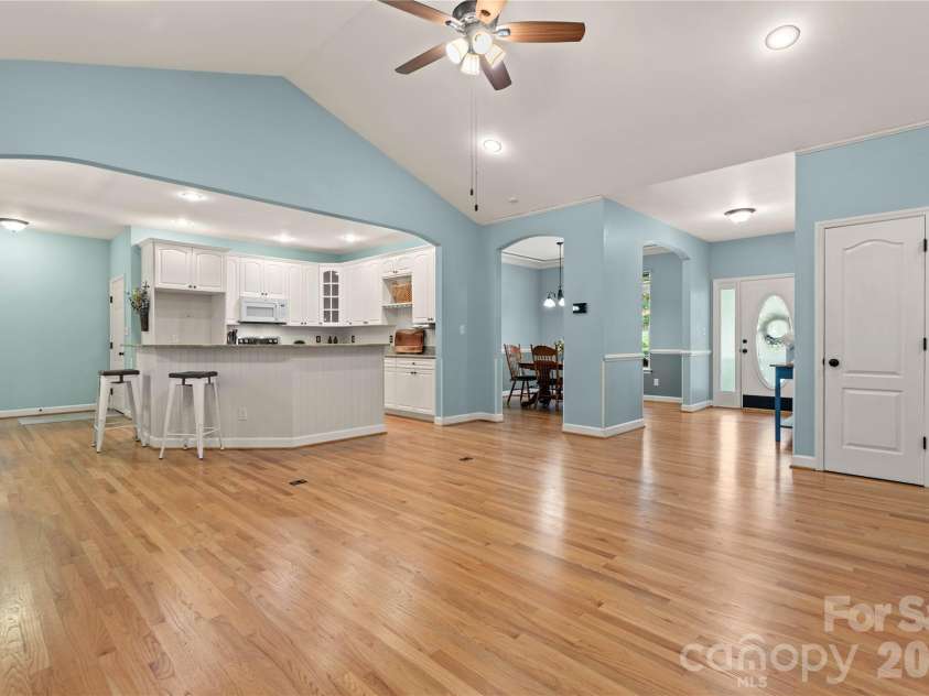 2017 Cameron Heights Circle, Denver, NC 28037.  MLS# CAR4410904, YatesRealty ID 47075. Great floor plan for entertaining!
