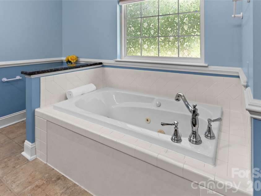 2017 Cameron Heights Circle, Denver, NC 28037.  MLS# CAR4410904, YatesRealty ID 47075. Jetted tub for a relaxing soak.