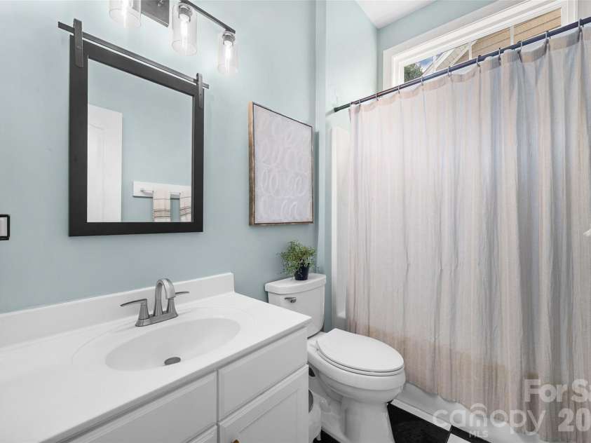 2209 Trading Ford Drive, Waxhaw, NC 28173.  MLS# CAR4413447, YatesRealty ID 47077. Main level full bathroom