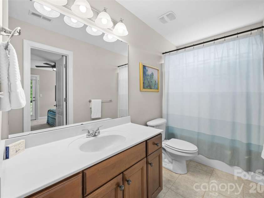 2209 Trading Ford Drive, Waxhaw, NC 28173.  MLS# CAR4413447, YatesRealty ID 47077. Upper level hall bathroom