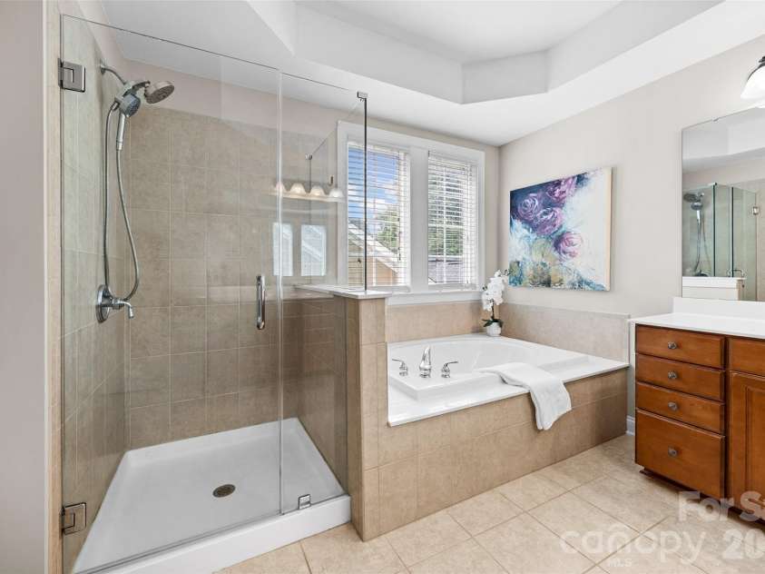 2209 Trading Ford Drive, Waxhaw, NC 28173.  MLS# CAR4413447, YatesRealty ID 47077. Upper level Primary ensuite bathroom