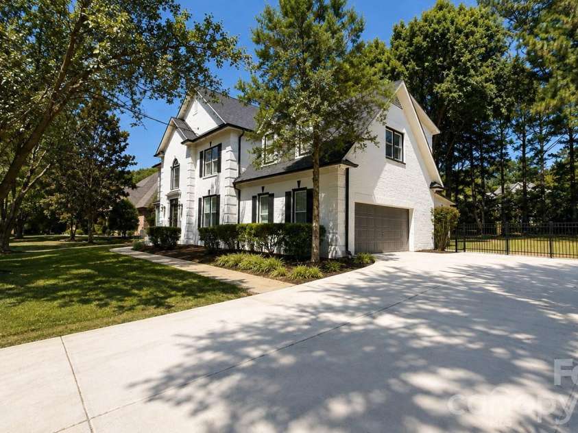 5138 Rotherfield Court, Charlotte, NC 28277.  MLS# CAR4412248, YatesRealty ID 47079. Front Exterior