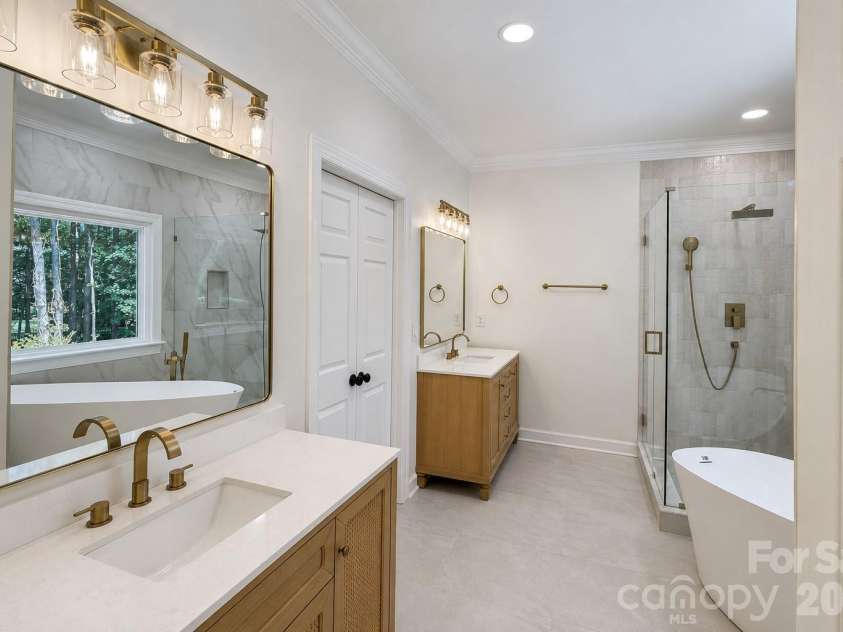 5138 Rotherfield Court, Charlotte, NC 28277.  MLS# CAR4412248, YatesRealty ID 47079. Primary Bathroom