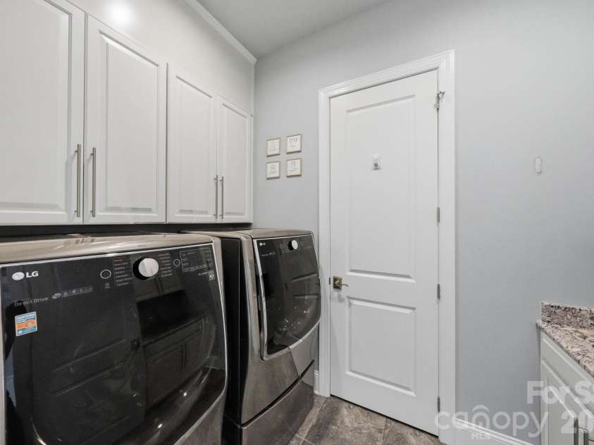 120 Eagles Landing Drive, Mooresville, NC 28117.  MLS# CAR4416069, YatesRealty ID 47082. Laundry connects to primary closet!