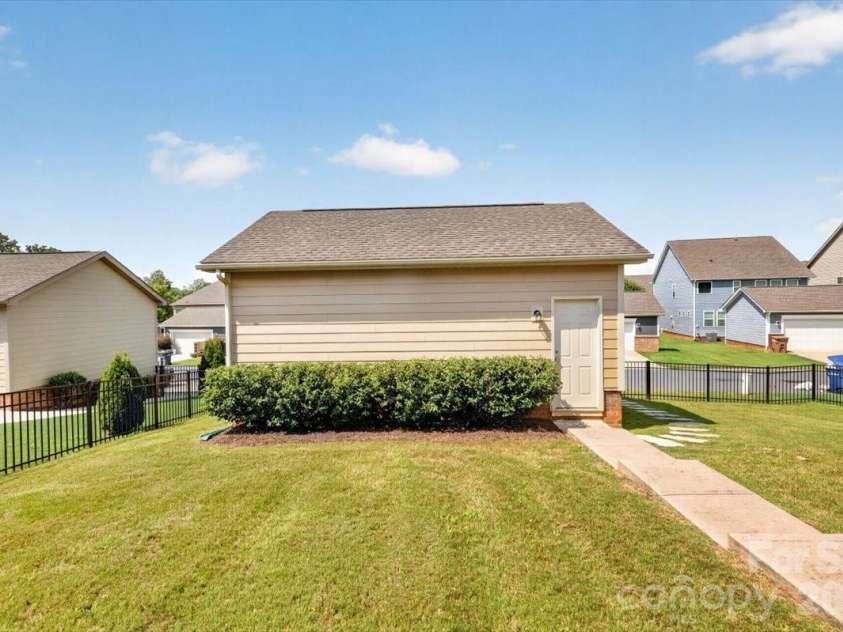 1052 Delridge Street, Waxhaw, NC 28173.  MLS# CAR4415172, YatesRealty ID 47084. 