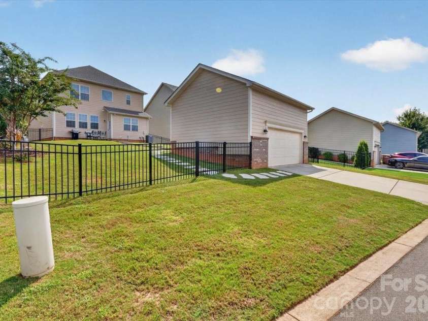 1052 Delridge Street, Waxhaw, NC 28173.  MLS# CAR4415172, YatesRealty ID 47084. 