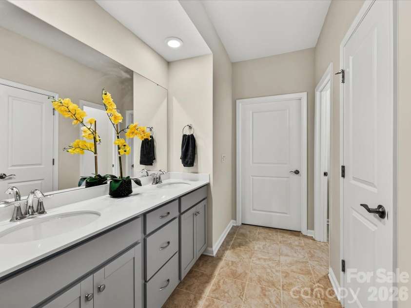 209 Kennerly Center Drive, Mooresville, NC 28115.  MLS# CAR4415133, YatesRealty ID 47085. 