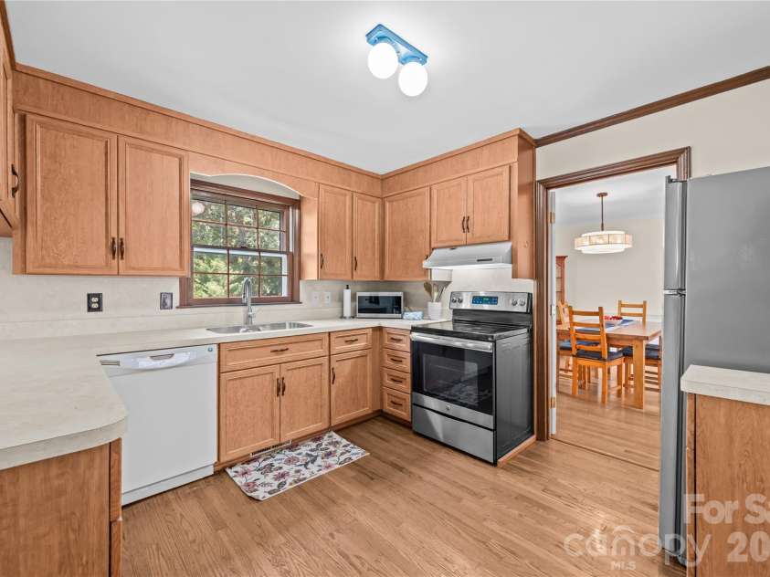 8800 Glencroft Road, Charlotte, NC 28227.  MLS# CAR4416112, YatesRealty ID 47087. 