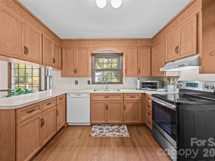 8800 Glencroft Road, Charlotte, NC 28227.  MLS# CAR4416112, YatesRealty ID 47087. 